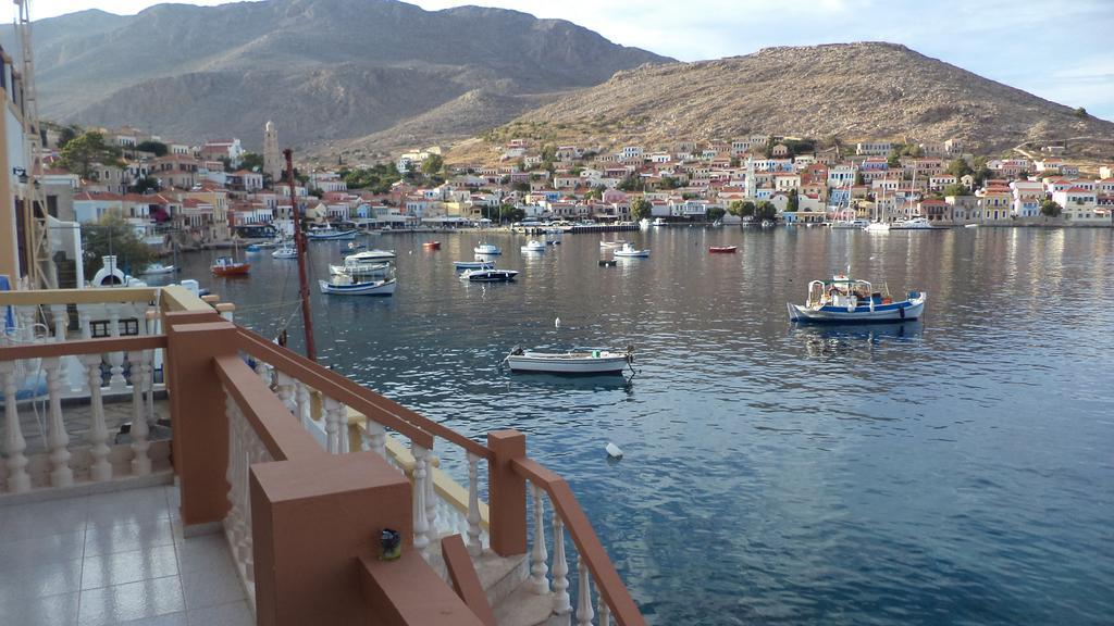Villa Skiadeni Chalki Town الغرفة الصورة